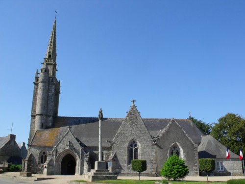 église St Pierre Plougras